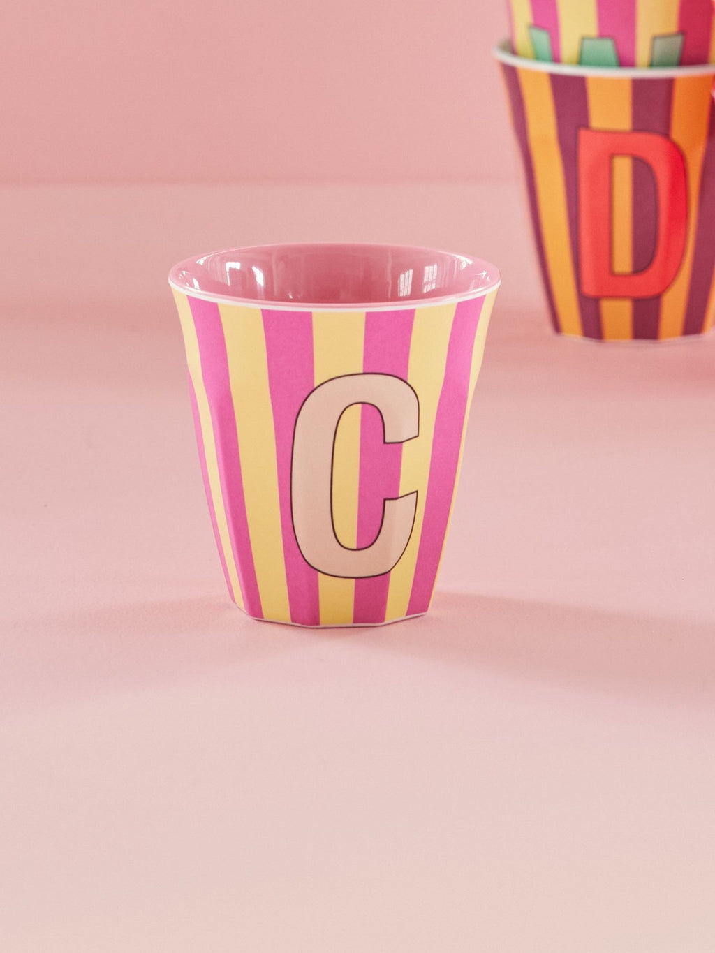Buchstabenbecher-rosa gestreift