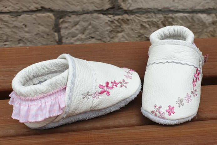 Lauflernschuh Rüsche und Ranke