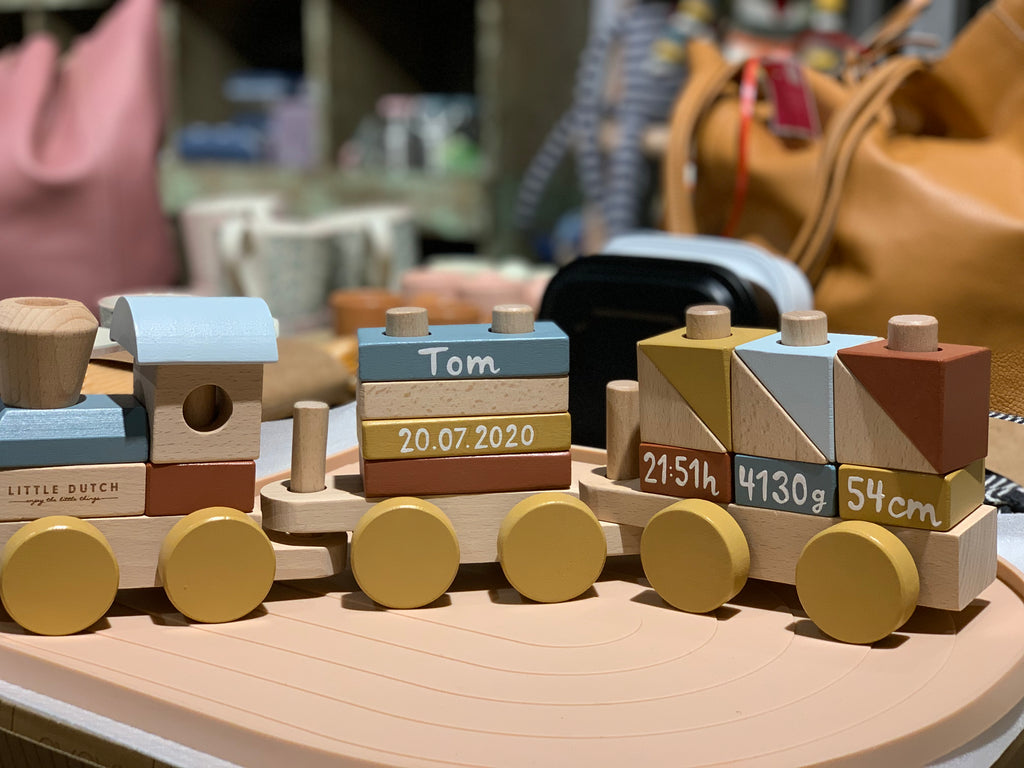 Holz-Eisenbahn mit Steck-Formen